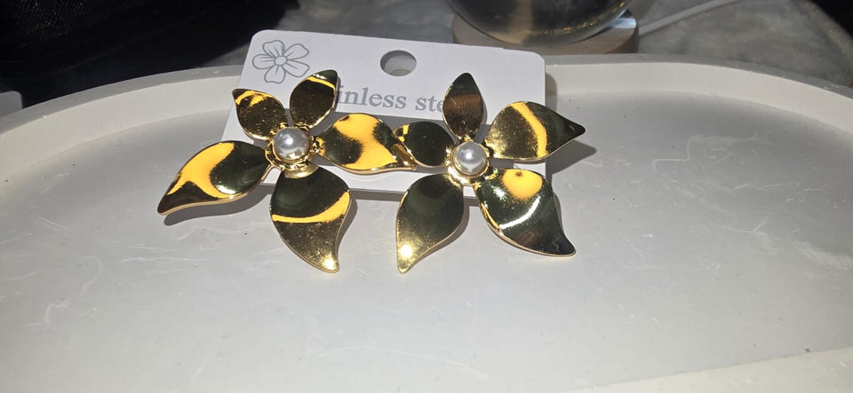 Floral Pearl Stud Earrings for Womens