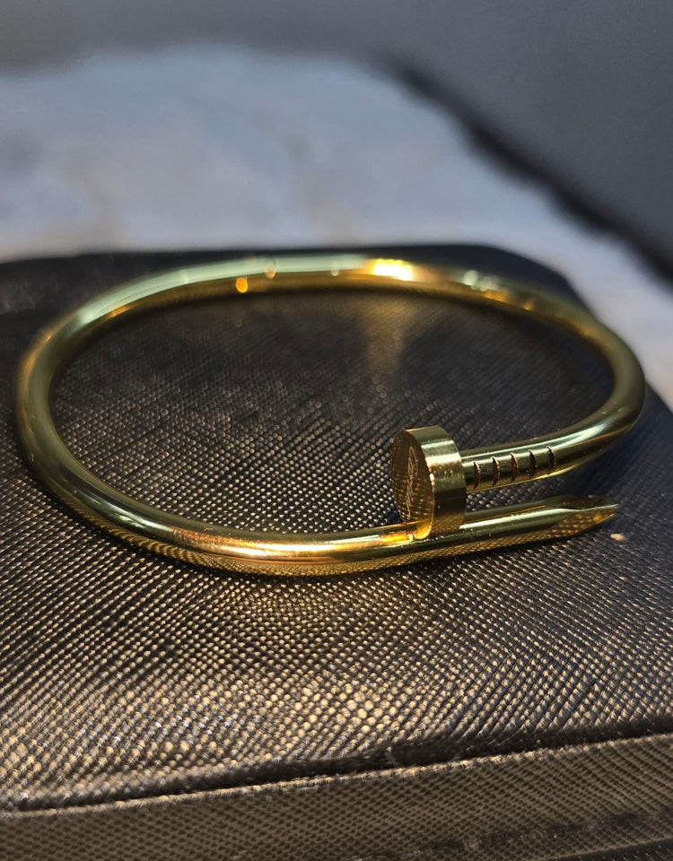 Nail Luxe Gold Bracelet – Signature Edition